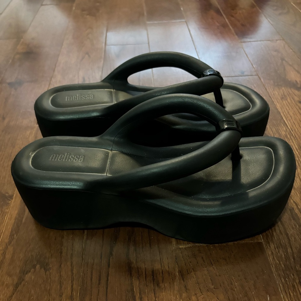 MELISSA black free platform sandals